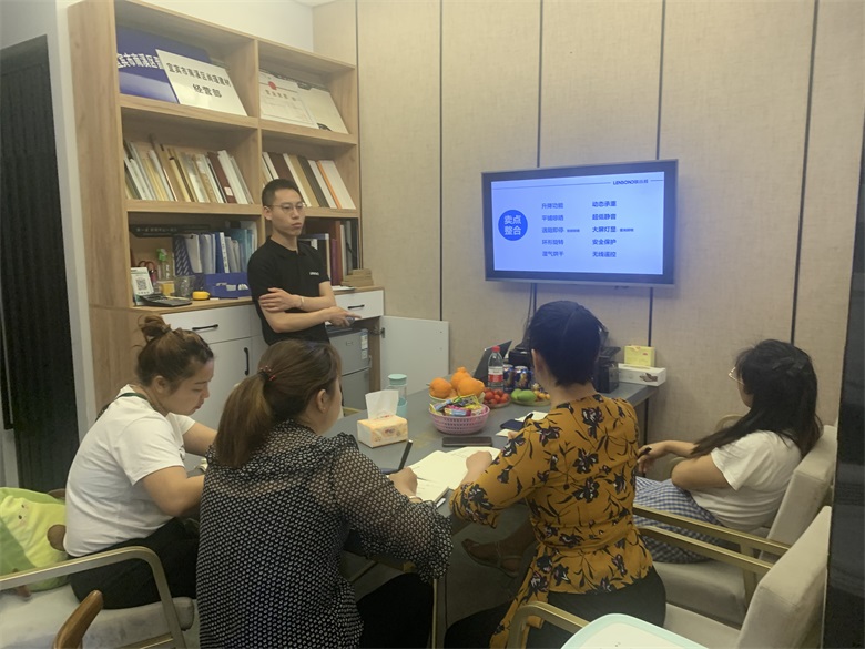 聯(lián)小邦商學院 駐店培訓.jpg 聯(lián)小邦商學院 駐店培訓.jpg